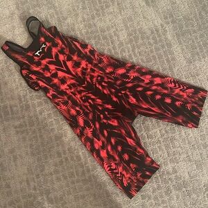 TYR VENZO kneeskin size 28 Open Back